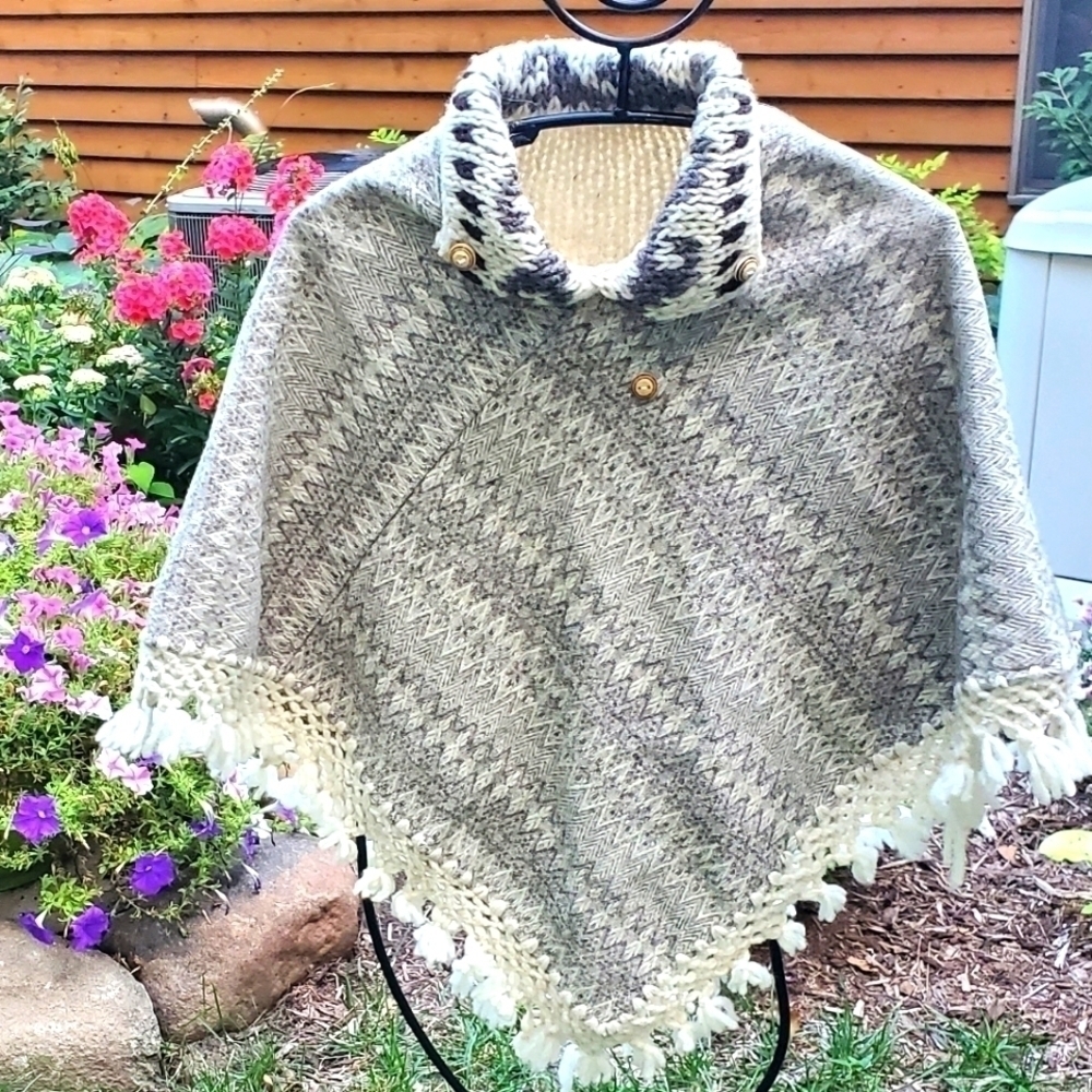 Handmade Wool with handkintted collar and fringe Sz. L Poncho Cape Shawl‎
